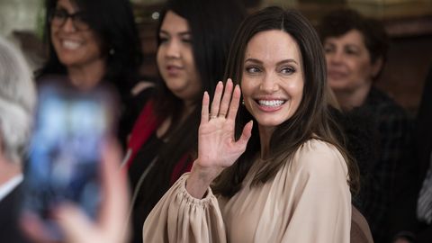 Анджелина Джоли заставляет всех мужчин делать это перед свиданием с ней