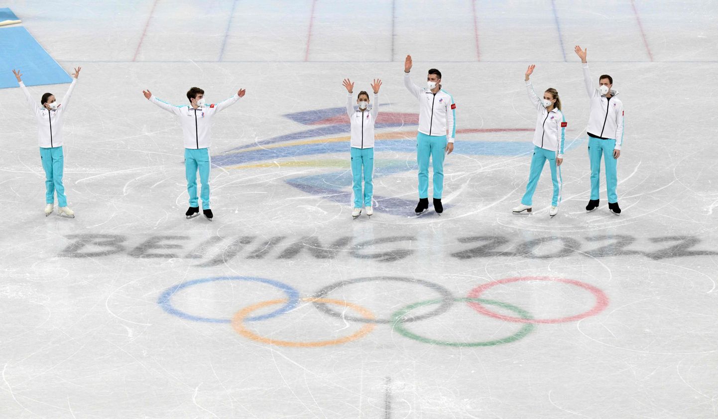 Российские фигуристы завоевали золото Олимпиады в командном турнире.