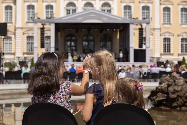 Senās mūzikas festivāla bērnu koncerts Rundāles pilī 2022. gadā. 