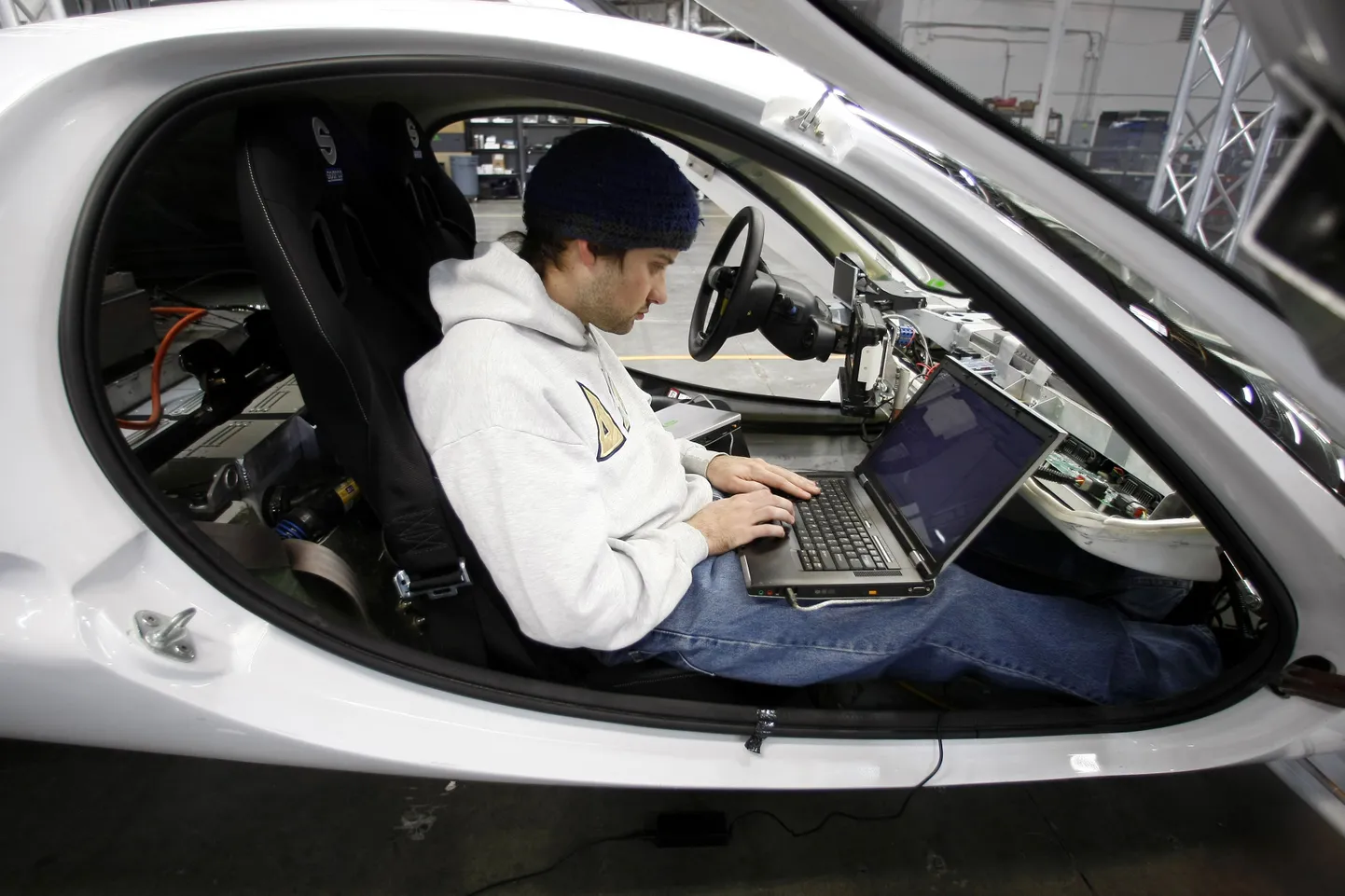 Aptera programmeerija Robert Fleury valmivas autos