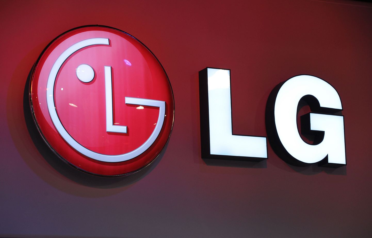 LG logo.
