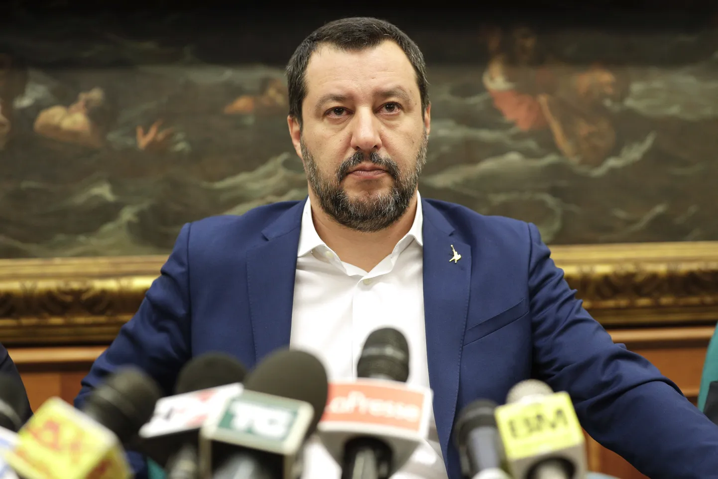 Itaalia siseminister Matteo Salvini täna ajakirjanike ees.