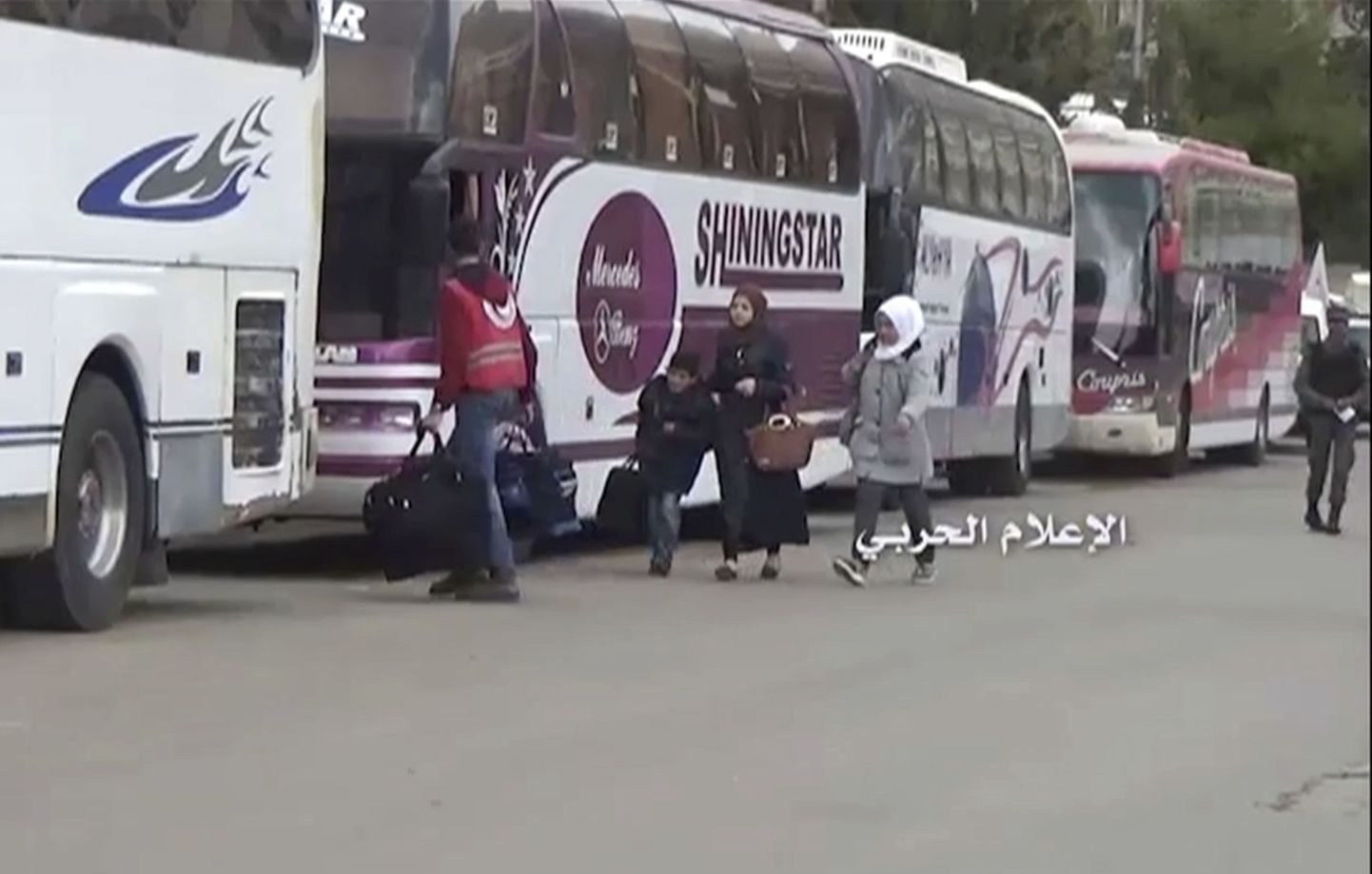 Fragment Süüria valitsuse kontrolli all oleva meedia välja antud videost. Sellel on näha bussid, millega inimesi Madayast evakueeritakse.