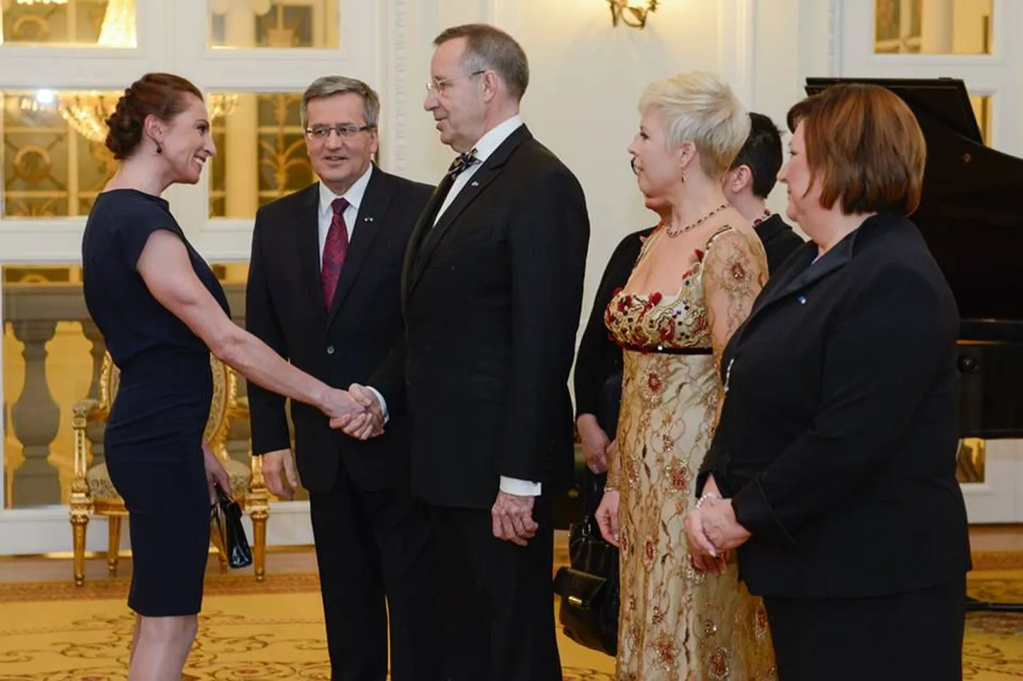 Toomas Hendrik Ilves ja Evelin Ilves ametlikul õhtusöögil Poola presidendi Bronislaw Komorowski ja proua Anna Komorowska kutsel.