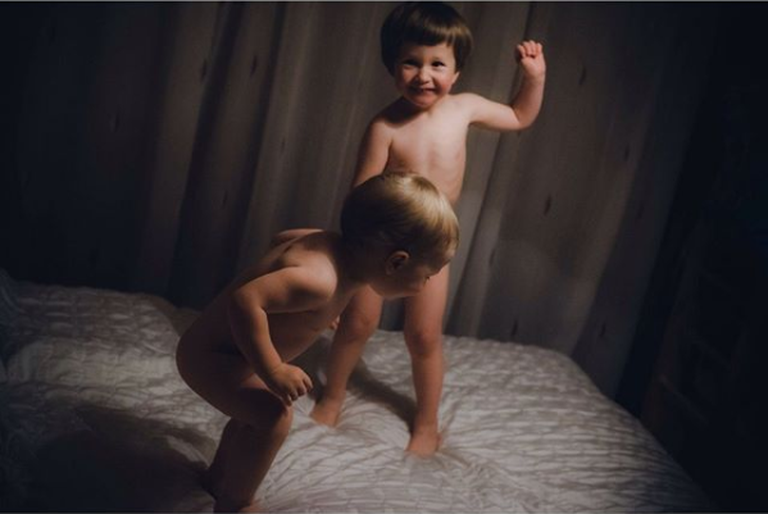 Kadri Kõusaare postitas enda lastest alasti pildid.