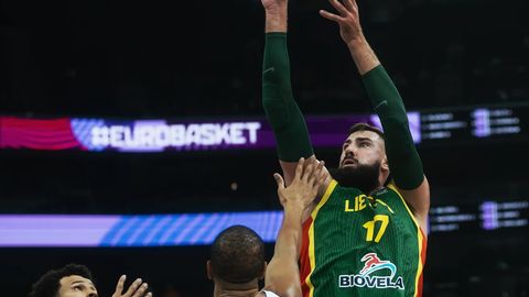 Ar graujošu Lietuvas uzvaru startē 2025. gada Eiropas čempionāts basketbolā