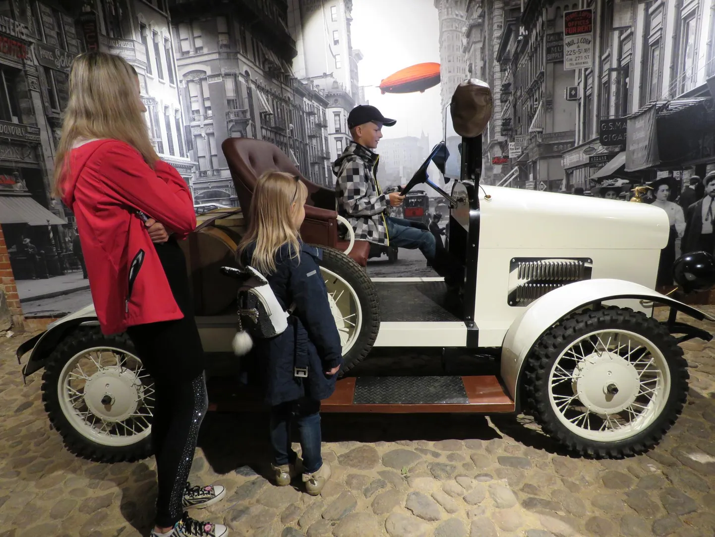 Ringtalli külastuskeskuses on virtuaalsele ringsõidule kutsuv krahv Bergi auto, millega saab kujutleda end sõitmas saja aasta eest New Yorgi tänavail.