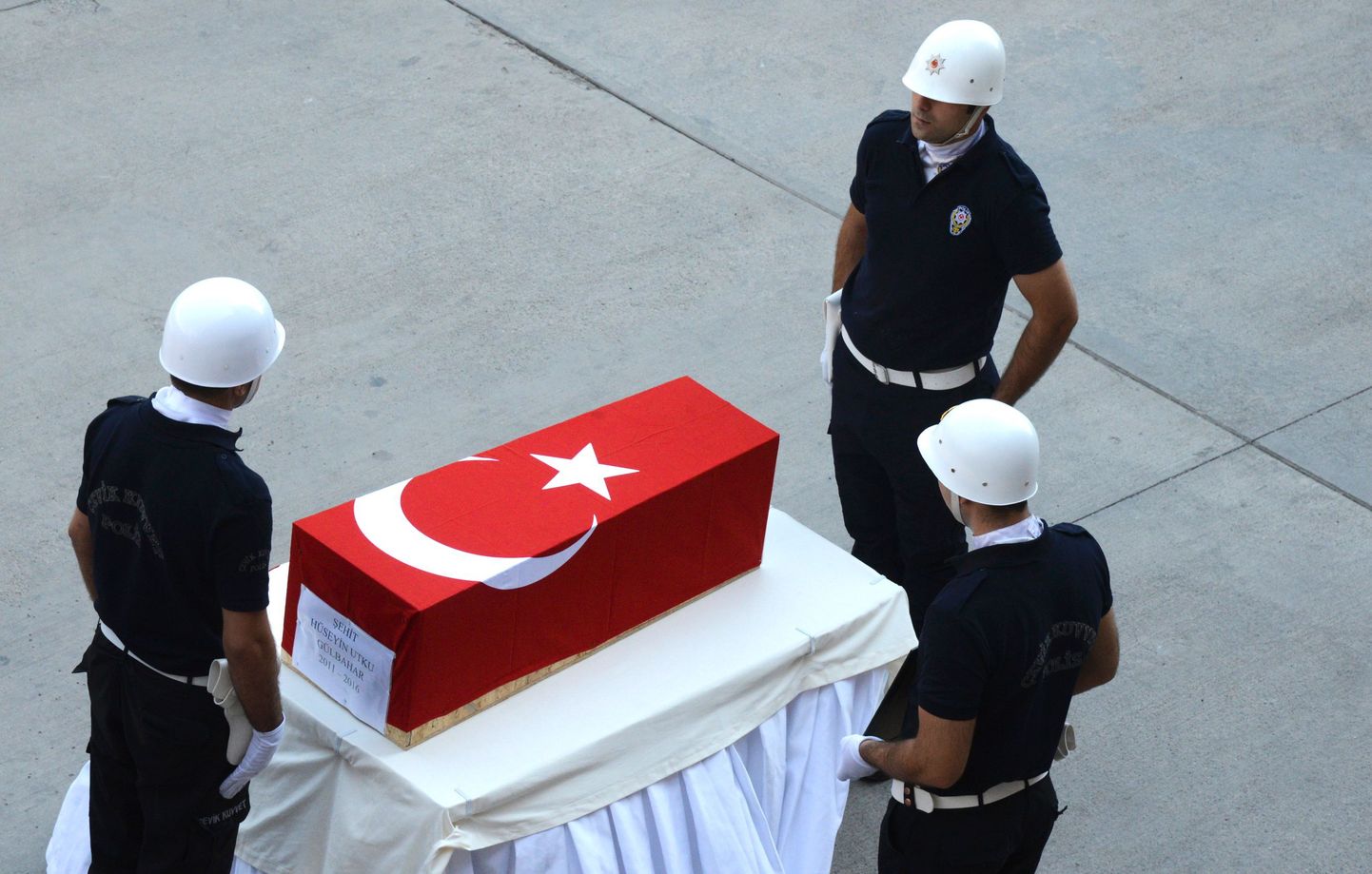 Pommiplahvatuste ohvri matmine Türgis. Kurdistani töölisparteid (PKK) on süüdistatud mitmes Kagu-Türgis toimunud plahvatuses.