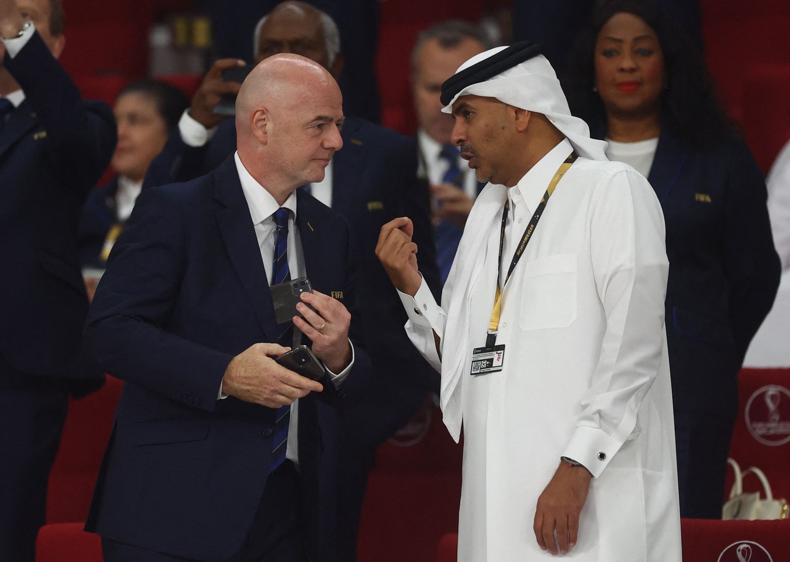 Gianni Infantino (vasakul) ja Katari peaminister Khalid bin Khalifa bin Abdulaziz Al Thani.