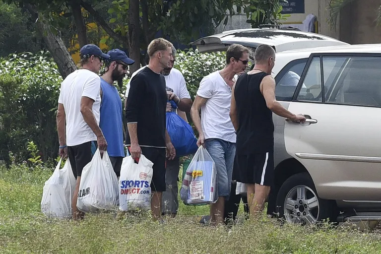 Eesti laevakaitsjate vabastamine. Fotol Alvar Hunt (Sports Directi kilekotiga).