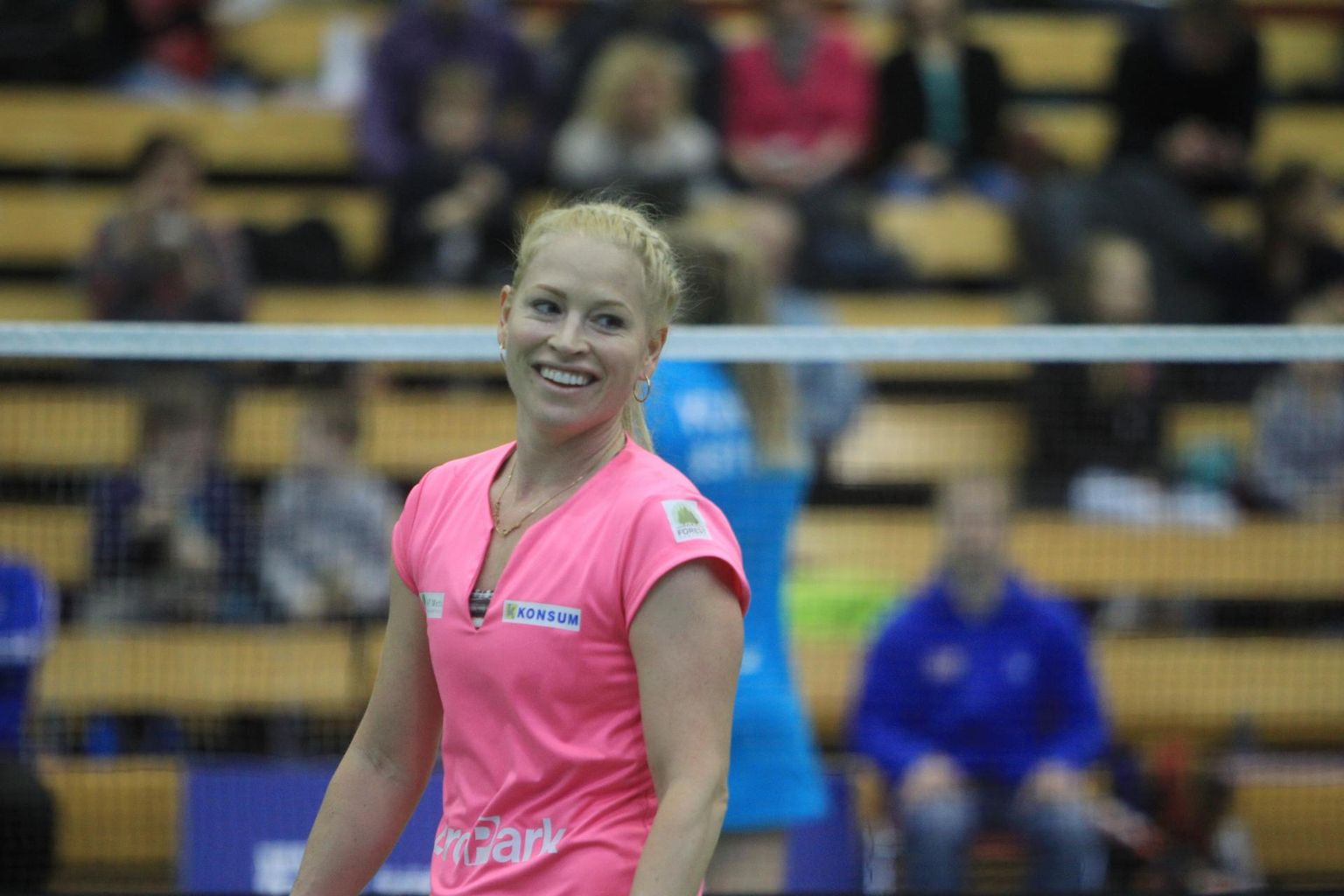 Tartust pärit Kati Tolmoff on Eesti meistrivõistlustelt sulgpallis teeninud rohkelt kuldmedaleid, viimati 2016. aastal, mille järel kolis elama Taani.