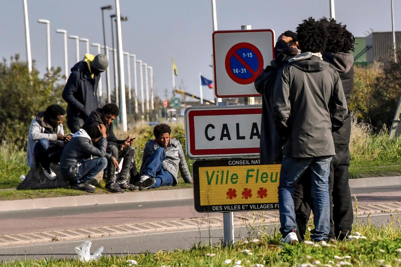 Migrandid Prantsuse sadamalinnas Calais'.