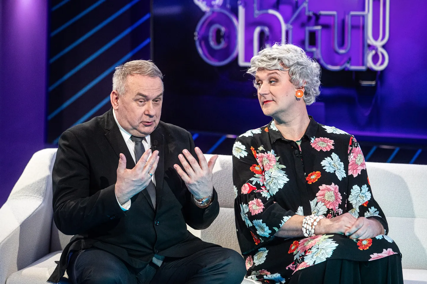 Aivar Riisalu (vasakul) Kanal 2 saates «Õhtu».