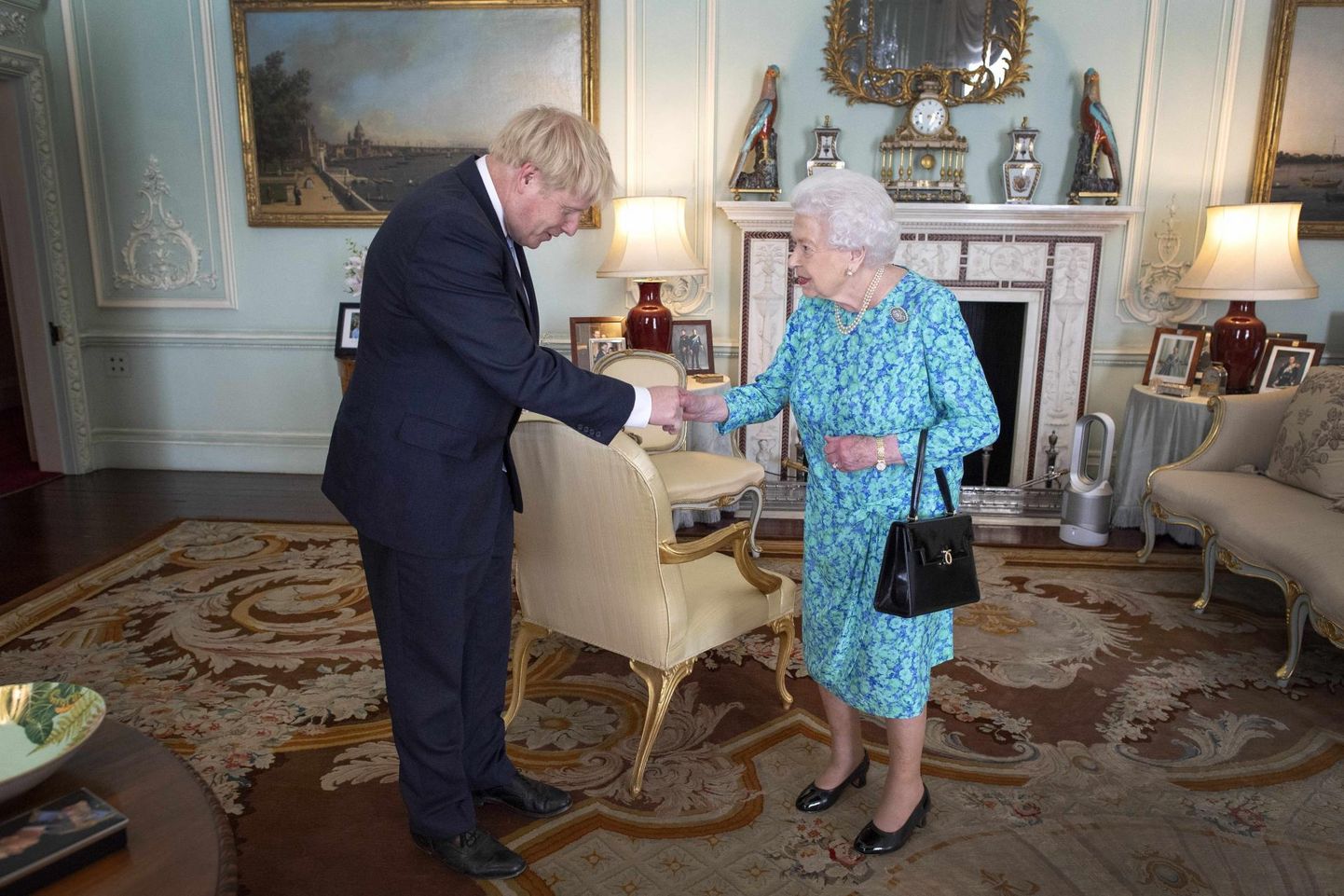 Kui kuninganna Elizabeth II (paremal) Boris Johnsonile juulis valitsuse moodustamiseks õiguse andis, ei osanud ta tõenäoliselt arvata, et kuu aega hiljem tuleb tal endal Brexiti osas valus otsus langetada.