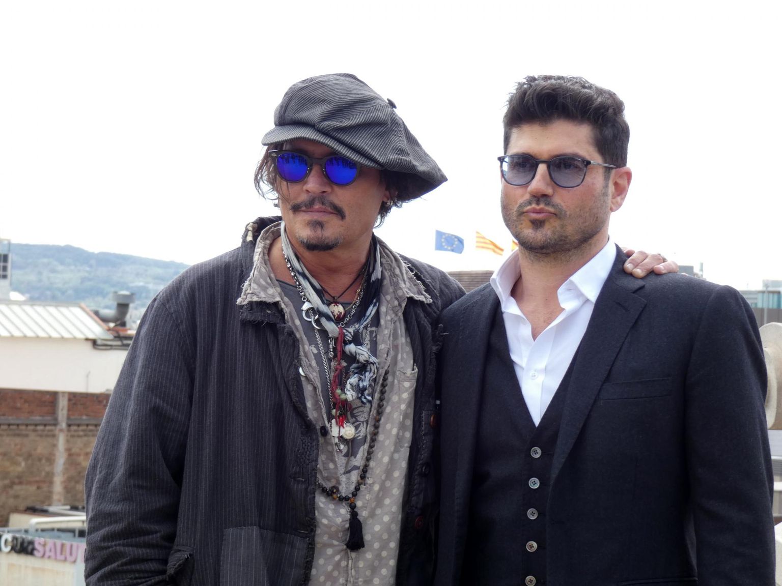 Johnny Depp ja filmi «Minamata» režissöör Andrew Levitas Barcelonas linateost tutvustamas. Mehed on võtnud südameasjaks, et film hoolimata Deppi kohtuasjadest vaatajateni jõuaks.