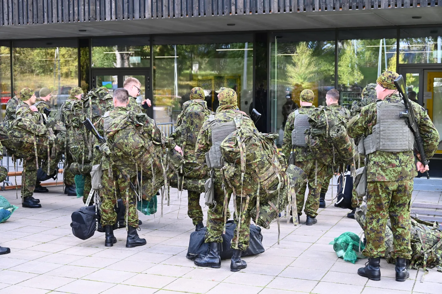 Peale kaitseliitlaste osalevad õppusel ka reservväelased, kellele algas õppus esmaspäeval kogunemispunktidest varustuse kättesaamisega.