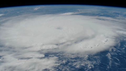 «Берил» усилился до потенциально катастрофического урагана пятой категории