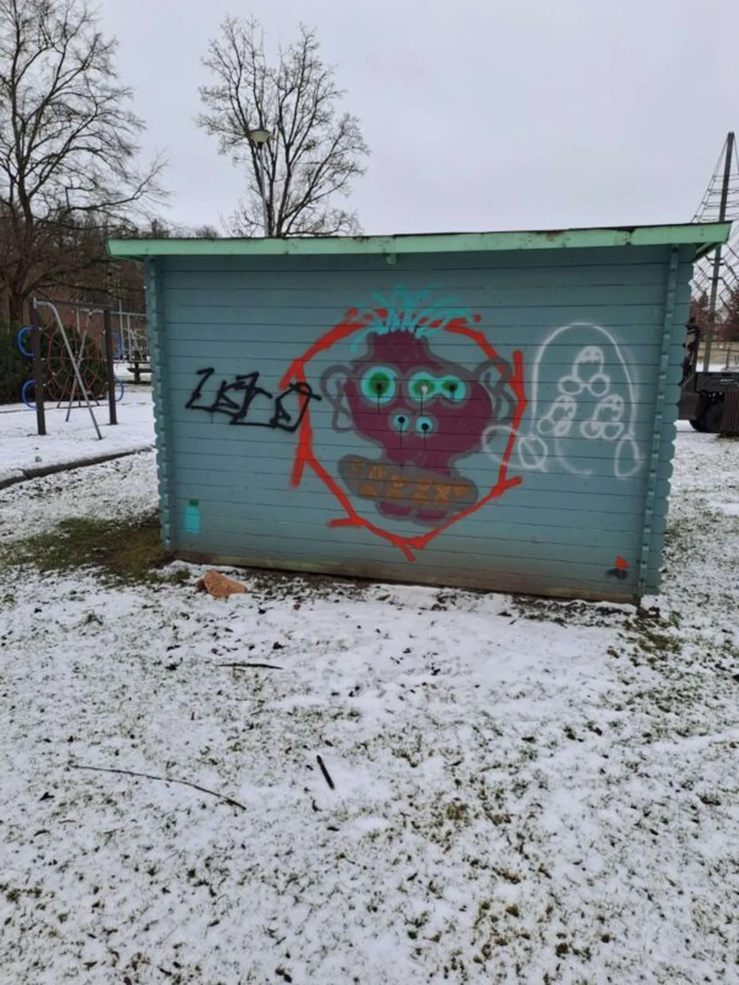 Sodijad rikkusid Tähtvere puhkepargis ära ka müügikioskid.