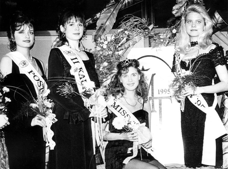 Pildil paremalt: I Kaunitar Janika Kõuts, Miss Tartu '95 Kadri Must, II Kaunitar Kairi Keldo ja Postimehe lugejate lemmik Ilona Nurmela.