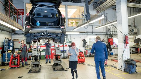 Крупнейший торговец автомобилями в Эстонии продает фирму
