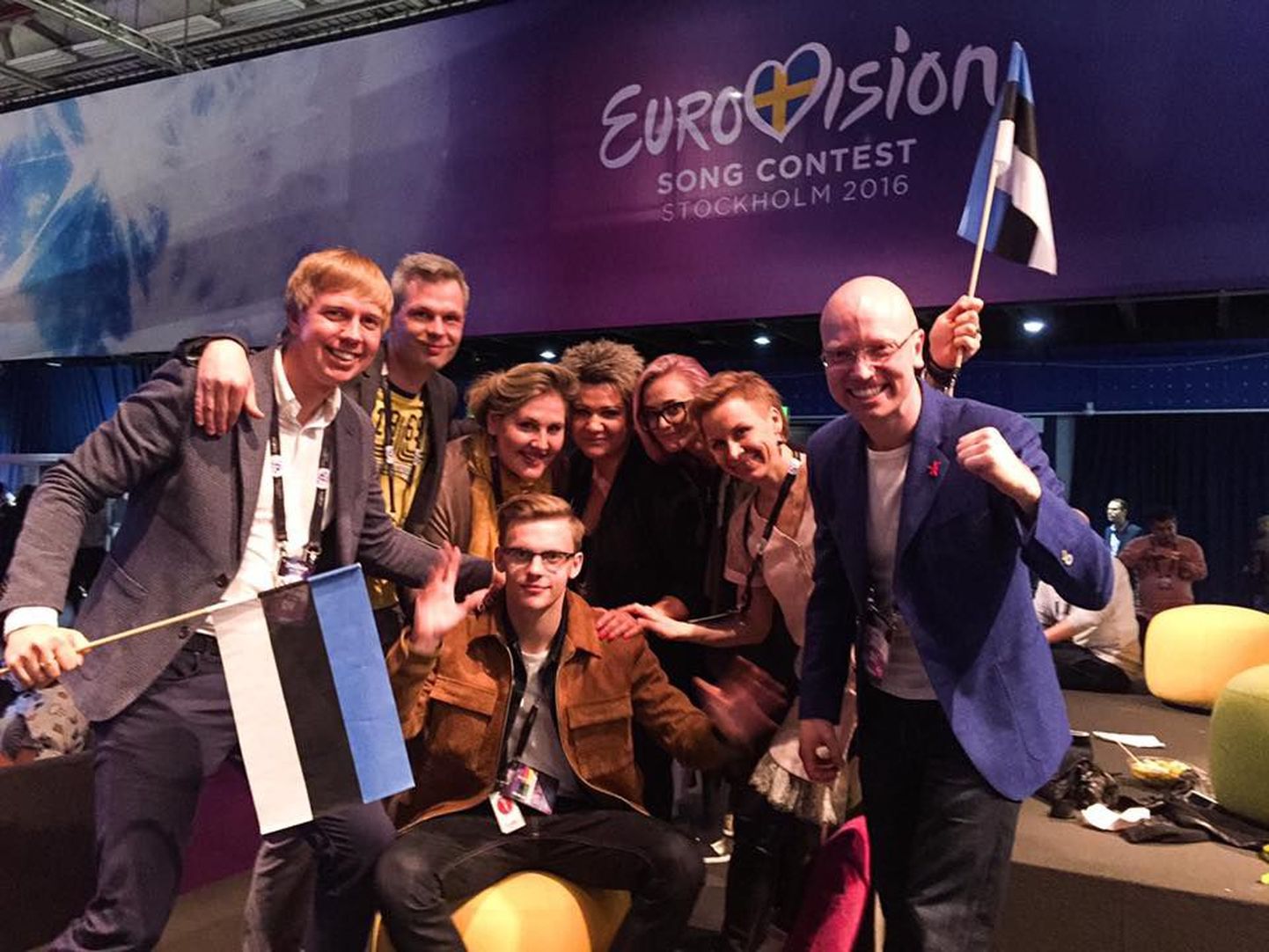 Eesti delegatsioon Eurovisiooni lava taga jälgimas