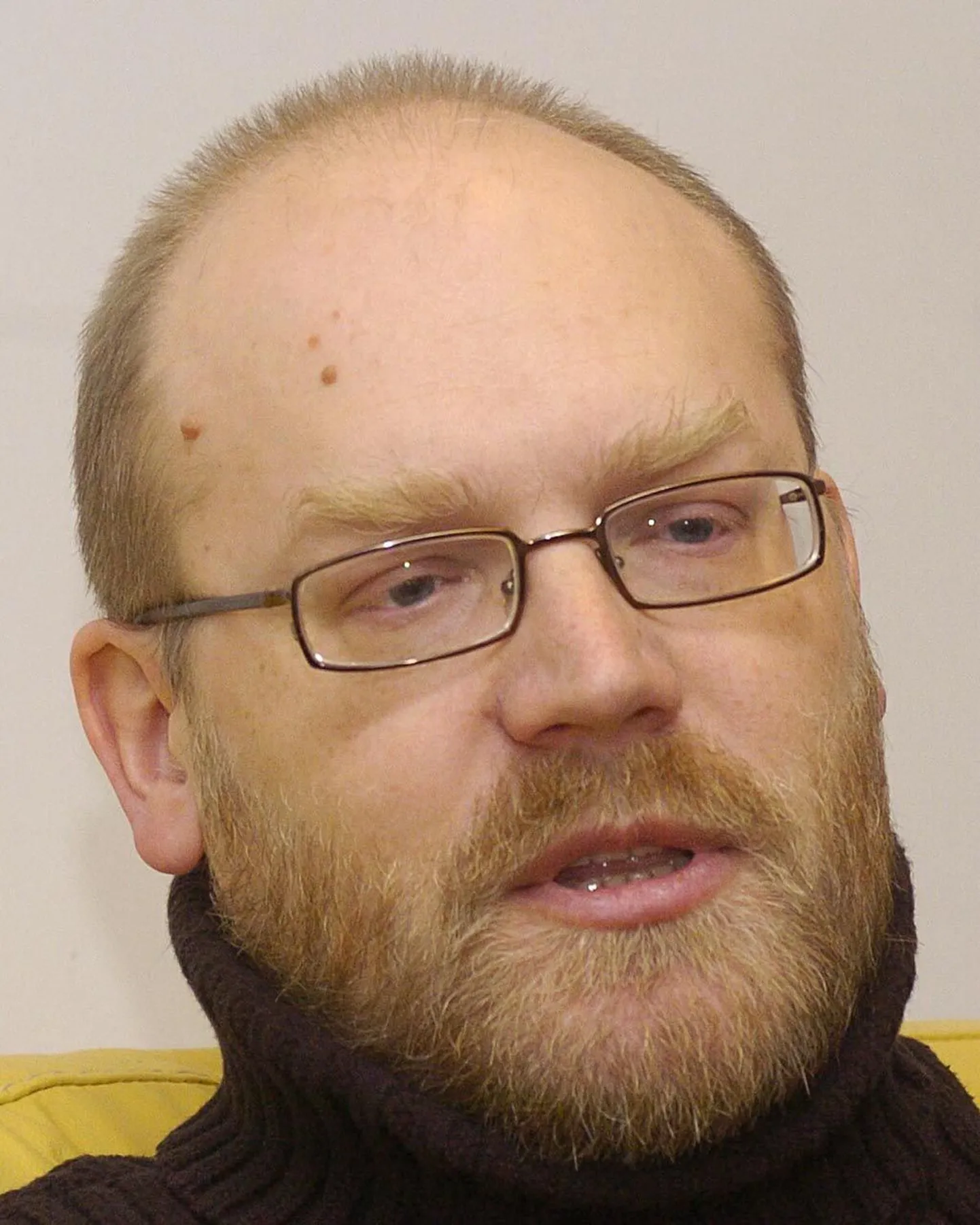 Iseseisvuspartei linnapeakandidaat on Sven Sildnik, keda rohkem tuntakse kirjanikunimega Kivisildnik.