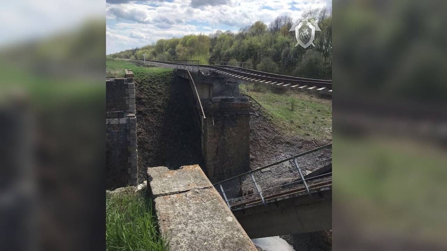 В Курской области на участке железной дороги Суджа — Сосновый Бор обрушился мост.