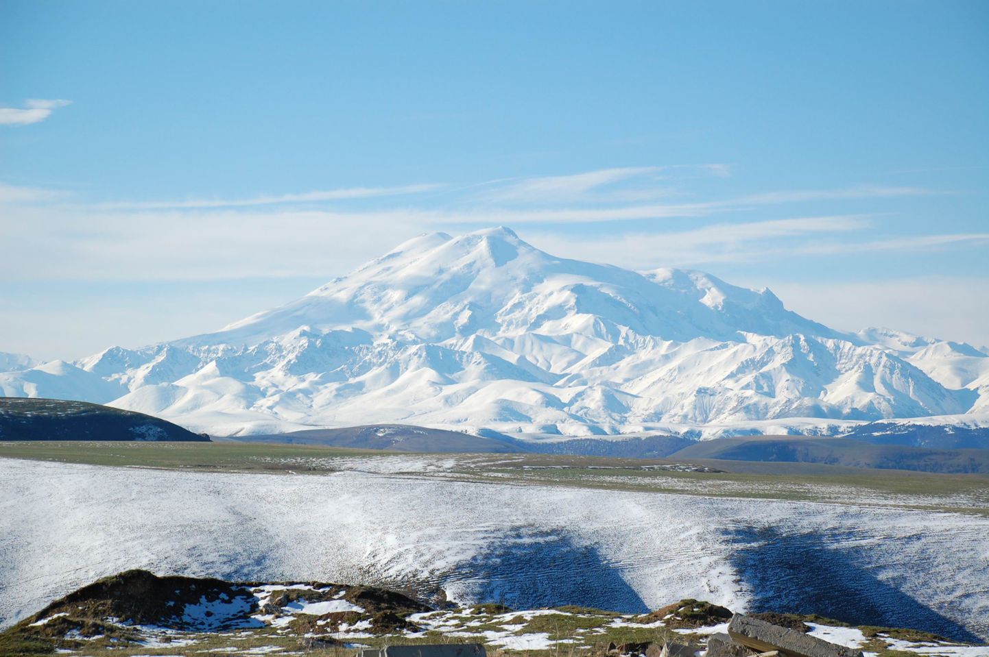Elbrus on Kaukasuses asuv Venemaa kõrgeim mägi, mille kõrgus on 5642 meetrit.