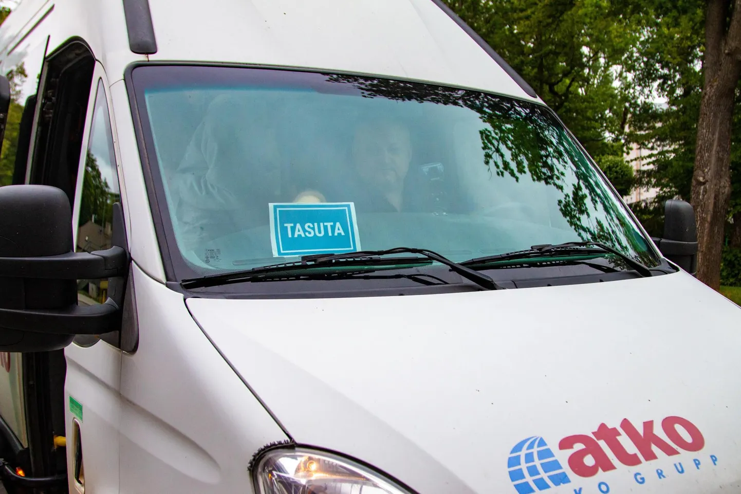 Tasuta sõiduõigusega buss.