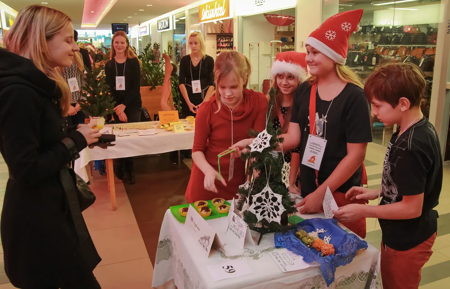 Pärnus Port Arturi kaubanduskeskuses toimunud traditsioonilisel õpilasfirmade laadal pani leti üles 57 õppurite ettevõtet.