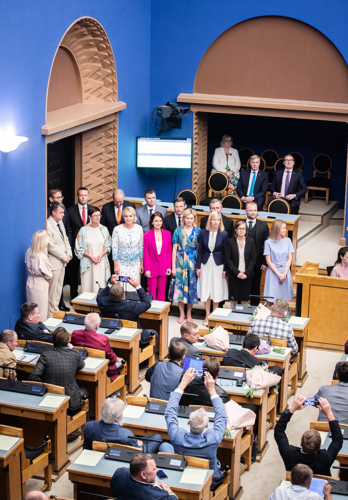 Riigikogu seadis ministritele tegevuspiirangu.