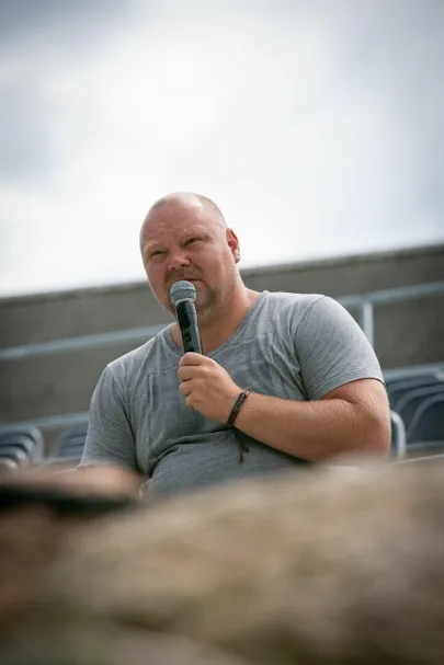 Jõgeva kultuurikeskuse juht ja kontserdi lavastaja Anti Reinthal.