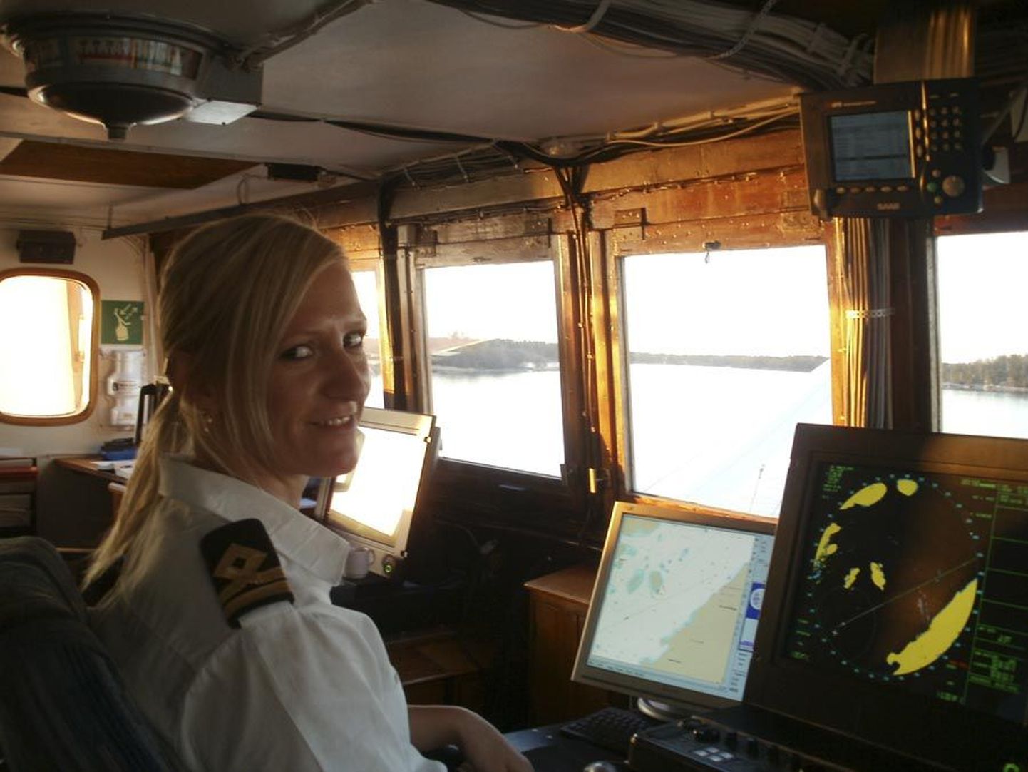 Tüürimees tööpostil. Oma suguvõsas on Marika Minina esimene, kes on valinud meremehe ameti.