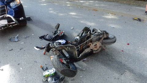 Mopeediga kukkunud mees sai raskelt viga