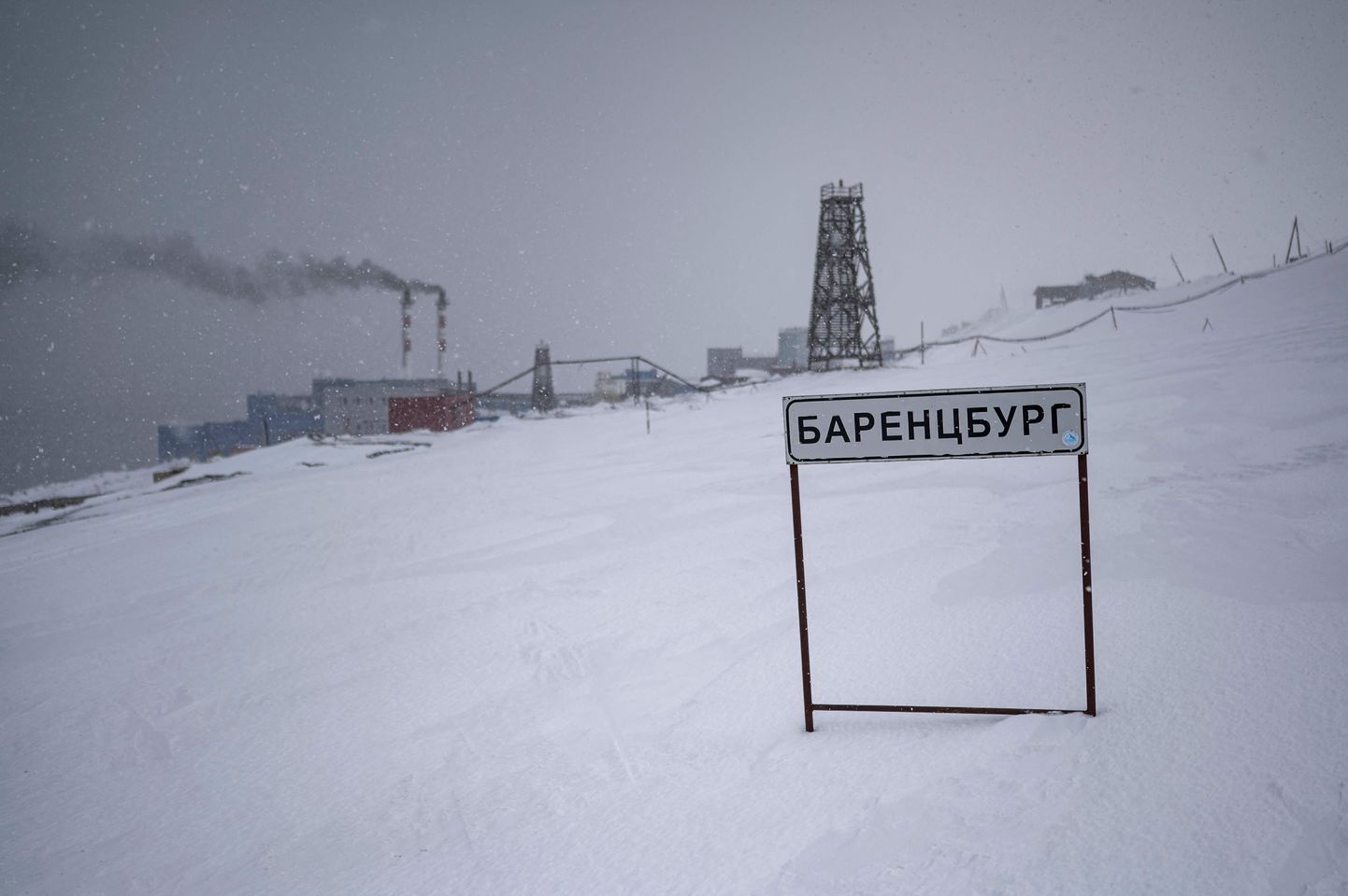 Vene kaevanduslinna Barentsburgi silt Svalbardi saarestikus.