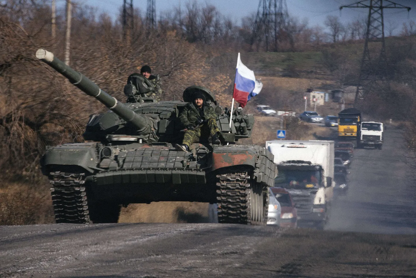 Niinimetatud venemeelsete separatistide tank Luganski lähistel.