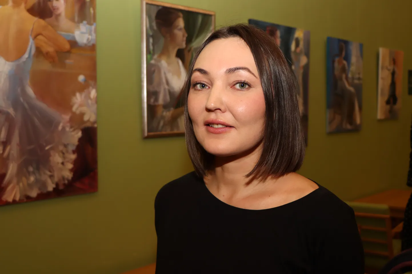 Oma rõivabrändi looja Anna Tširkova (Anna Belamor), kes veel hiljuti "ise nööpigi ette ei õmmelnud".