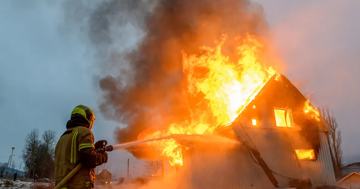 Frica are opt ochi ⟩ Un bărbat care se teme de păianjeni i-a dat foc casei
