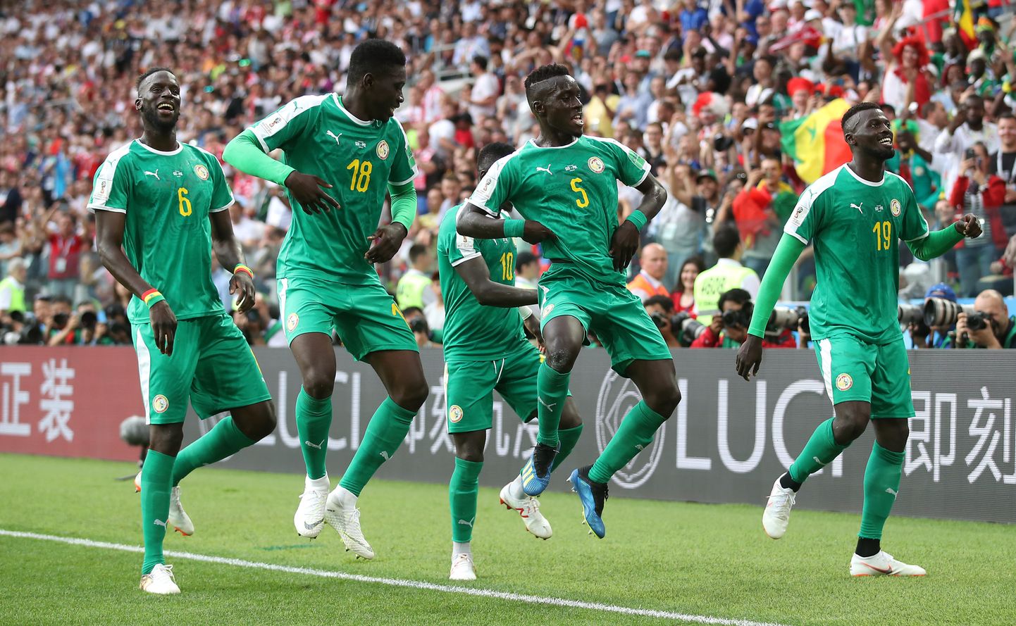 Senegal tähistas 2:0 väravat nii, nagu Aafrikas kombeks - tantsuga!