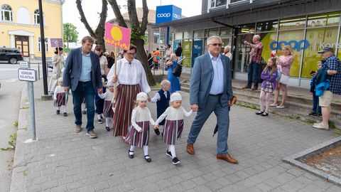 GALERII ⟩ PAIde lasteaed tähistas suve algust suure folklooripeoga
