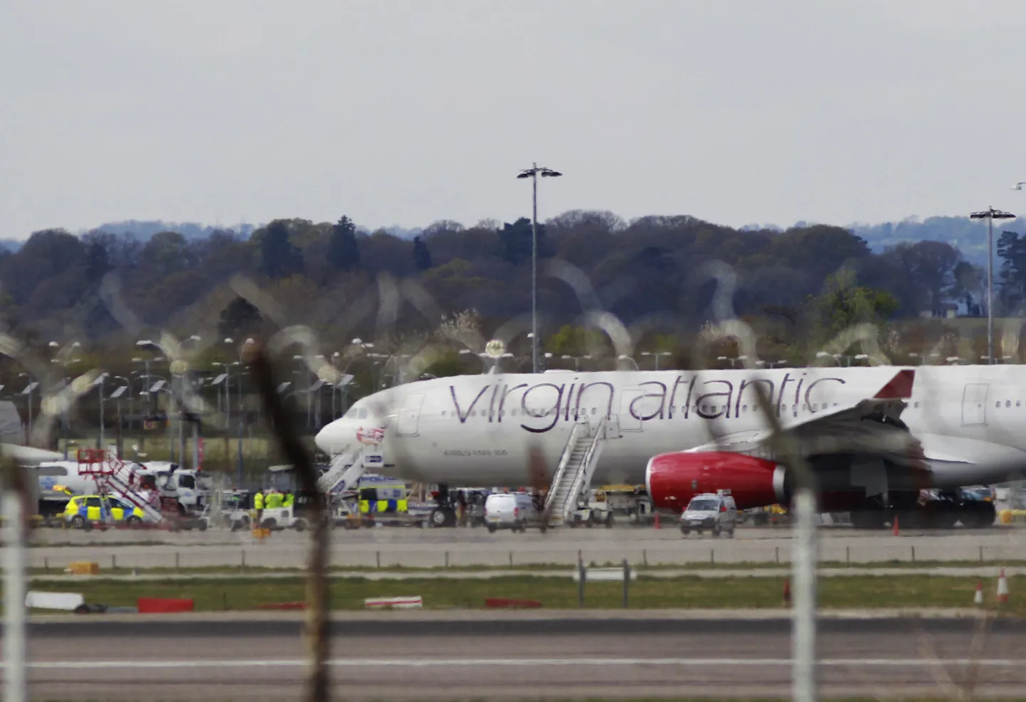 Lennufirma Virgin Atlantic Airways tegi esmaspäeval Londoni Gatwicki lennuväljal hädamaandumise.