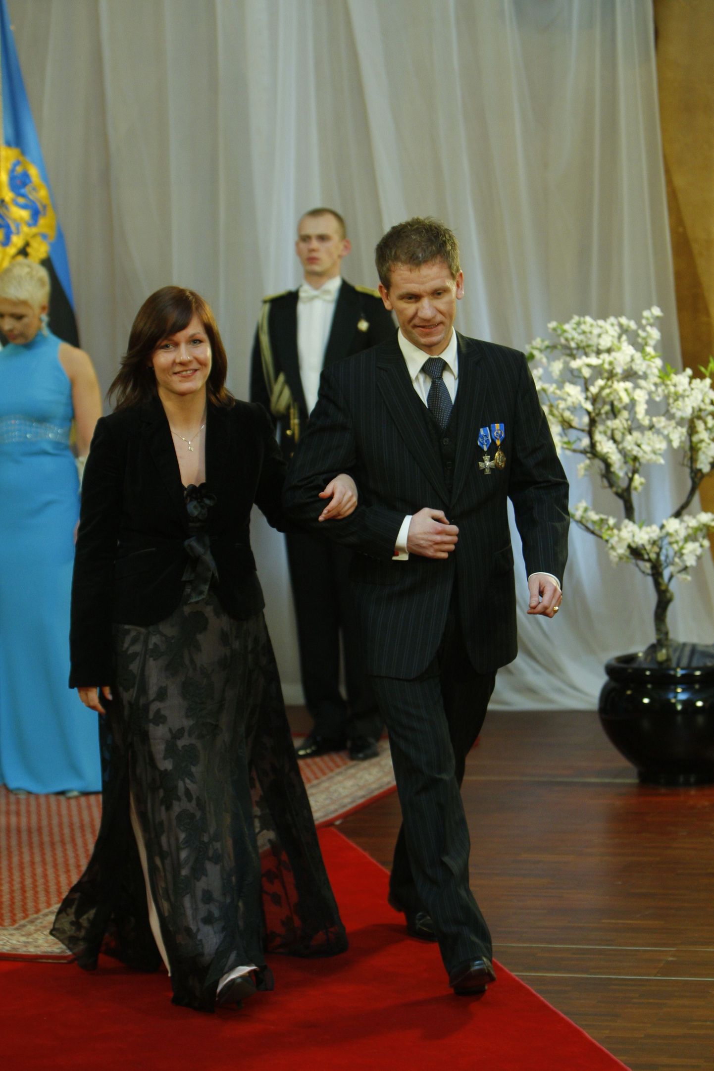 Kauaaegne Vaivara vallavanem Veiko Luhalaid koos kaaslasega presidendi vastuvõtul.