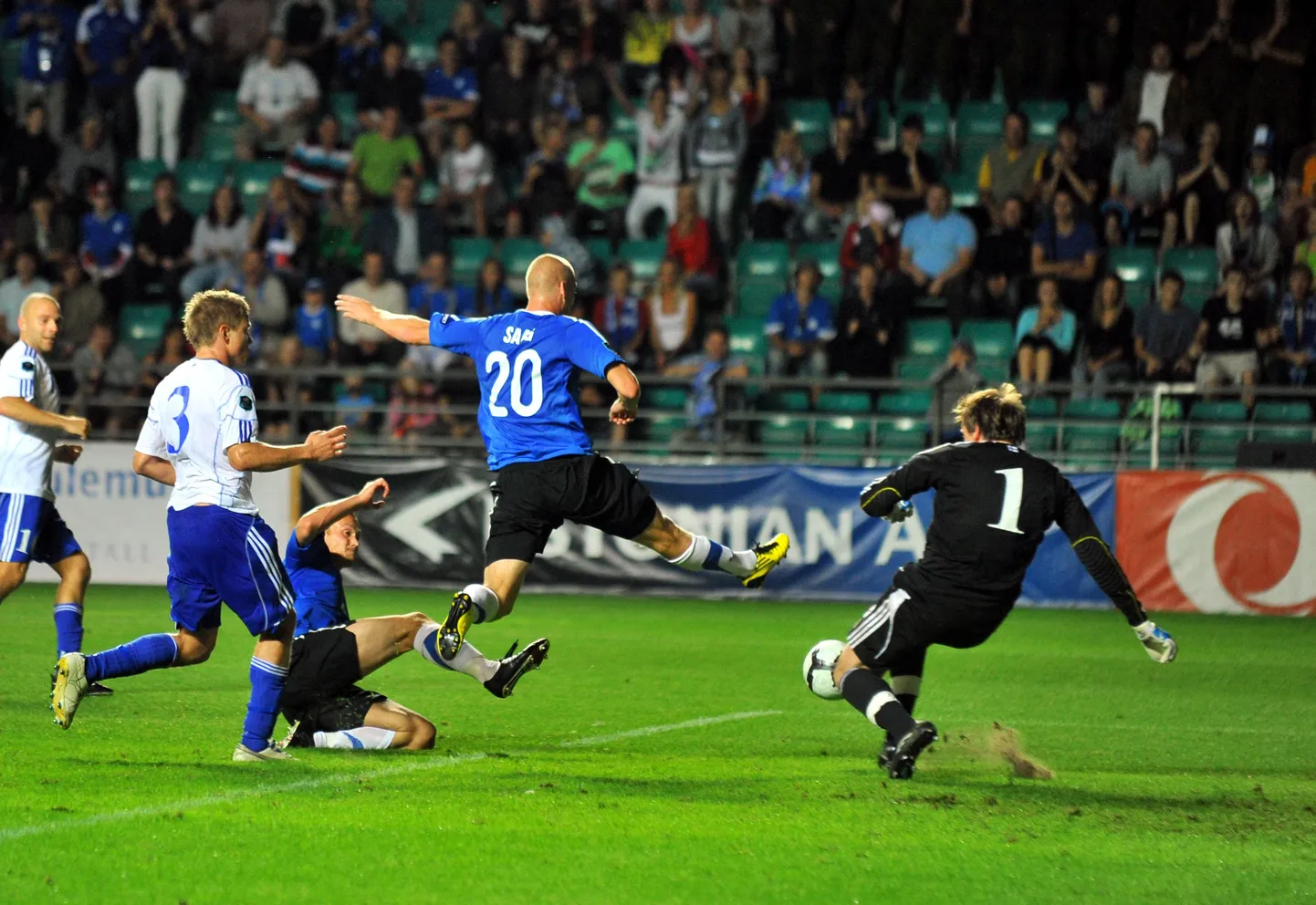 Mullu augustis peetud kohtumises alistas Eesti (sinises) Lilleküla staadionil Fääri saared viimaste minutite väravatest 2:1.