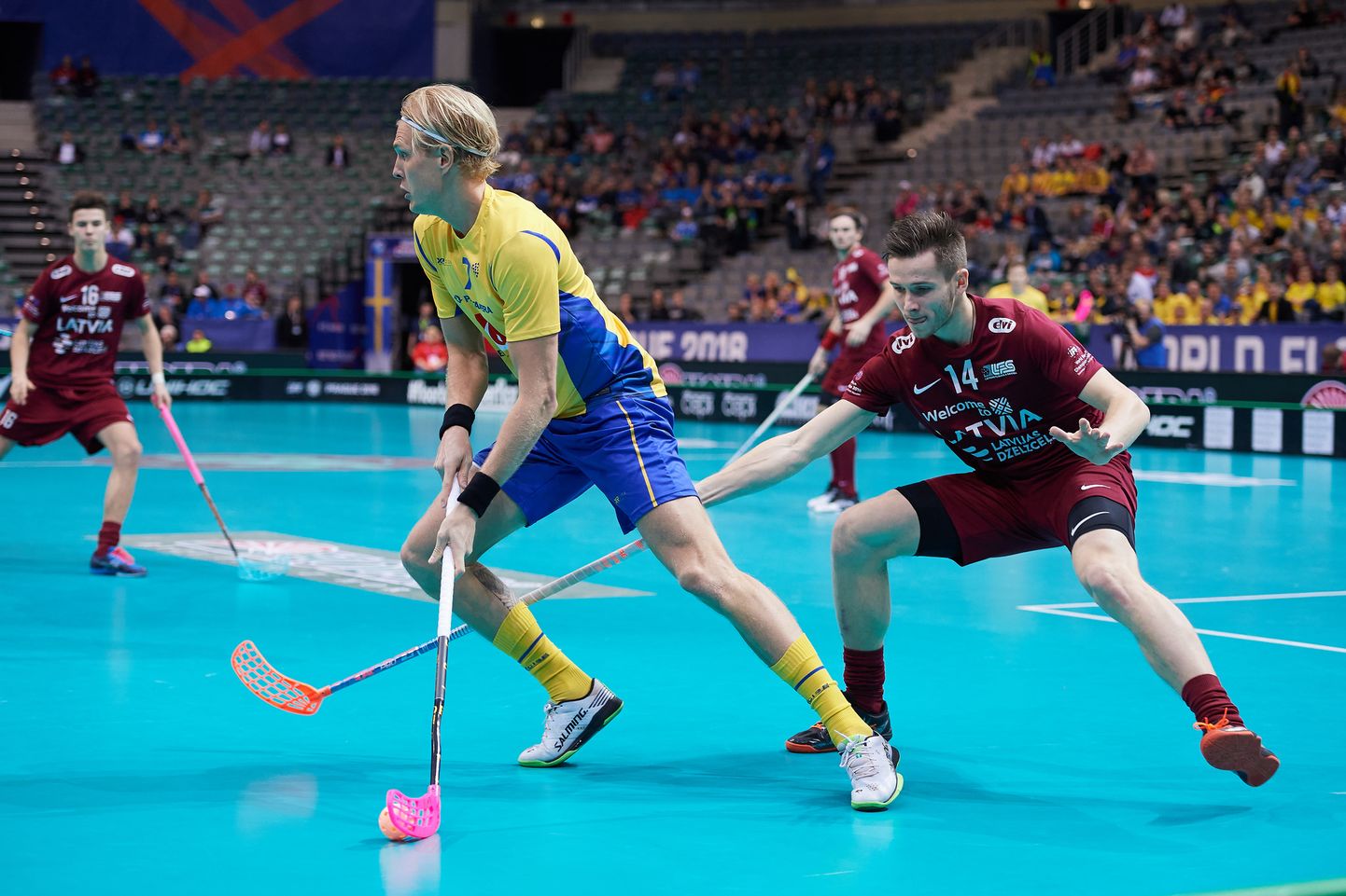Latvijas un Zviedrijas florbolistu cīņa pasaules čempionātā