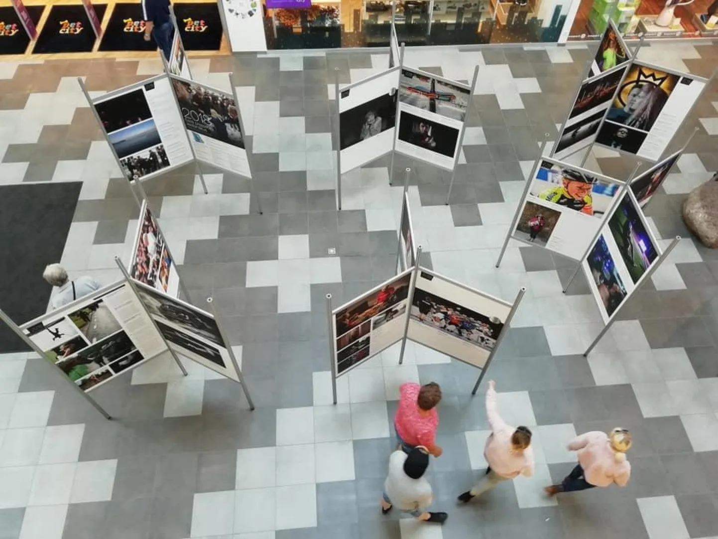 Rakvere Põhjakeskuses on pressifotode näitus.