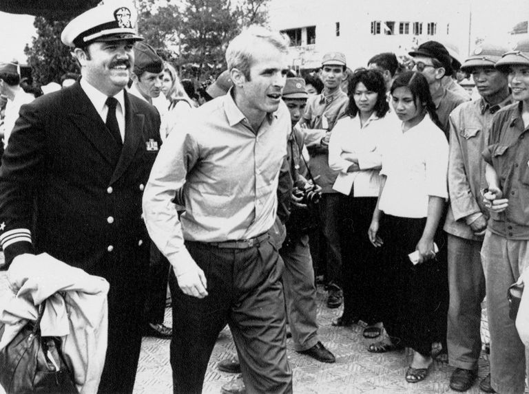 1973. aastal õnnestus McCainil pärast viie ja poole aasta pikkust sõjavangistust Vietnamis vabaks saada. McCainile oli tema nime tõttu pakutud varasemat vabastamist, aga ta keeldus sellest enne, kui tema kaaslased olid vabadusse lastud.