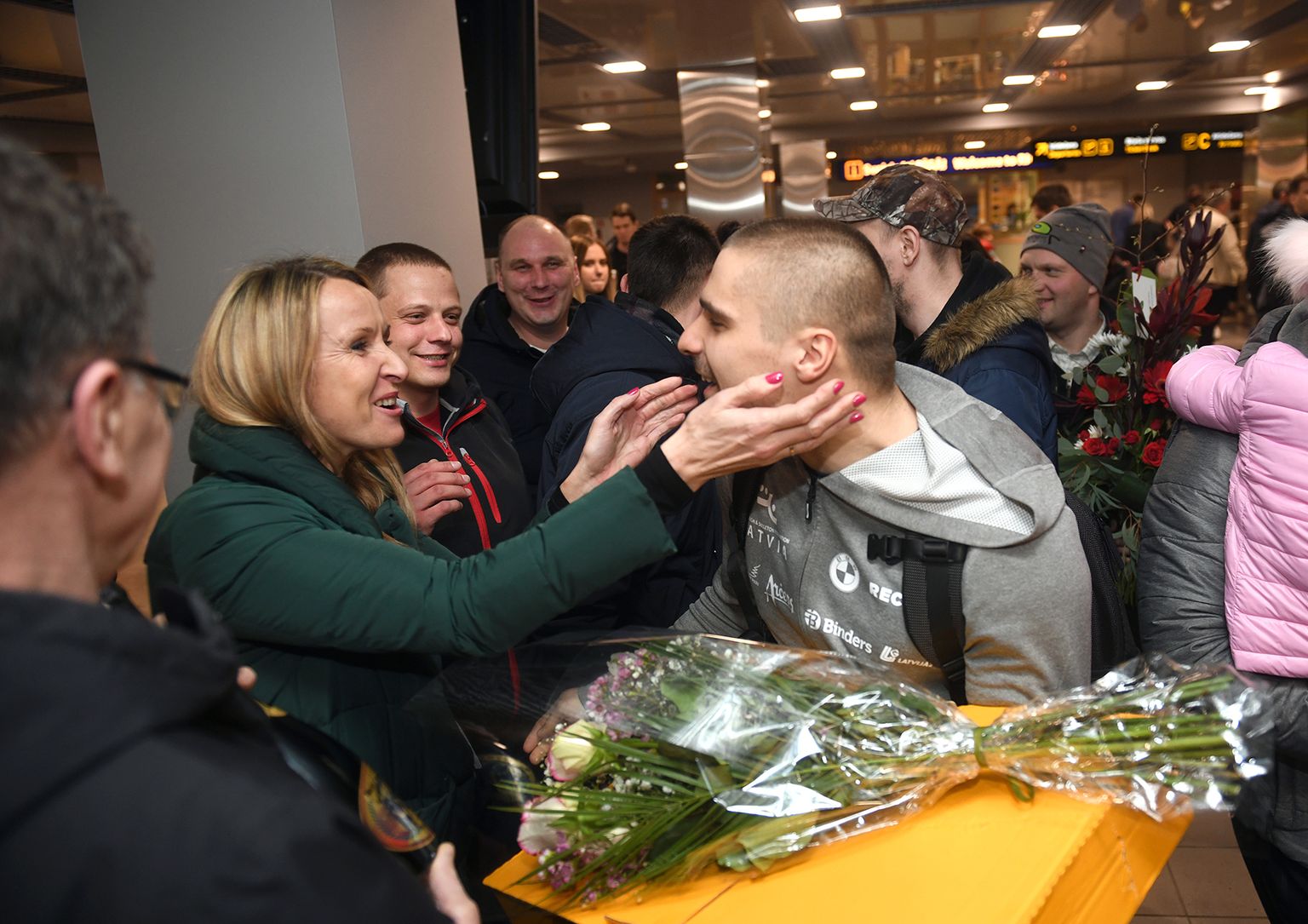 Встреча латвийских бобслеистов в рижском аэропорту