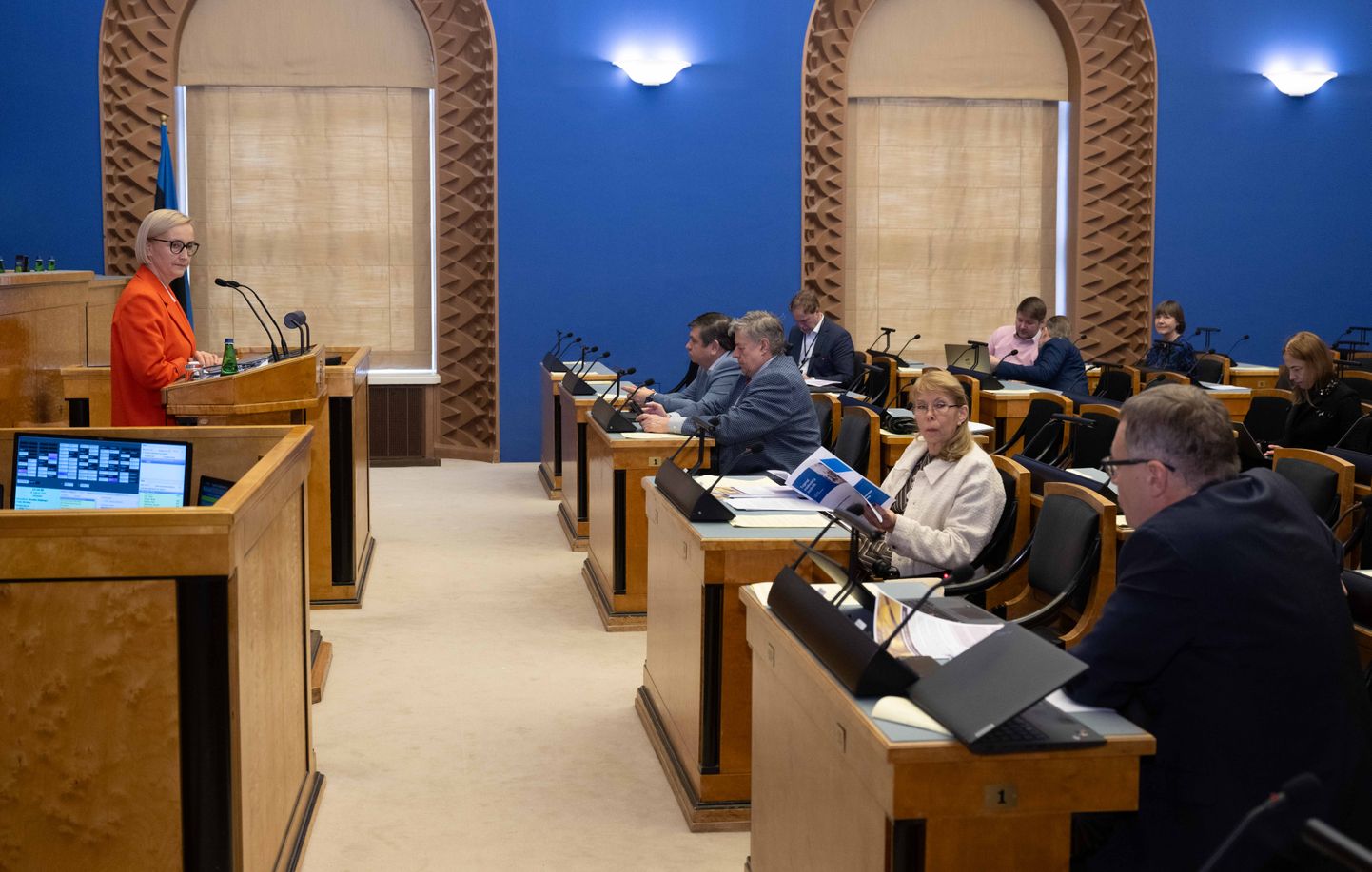 Riikogu keskendumas koolivõrgu temaatikale, kõnetoolis on haridus- ja teadusminister Kristina Kallas.