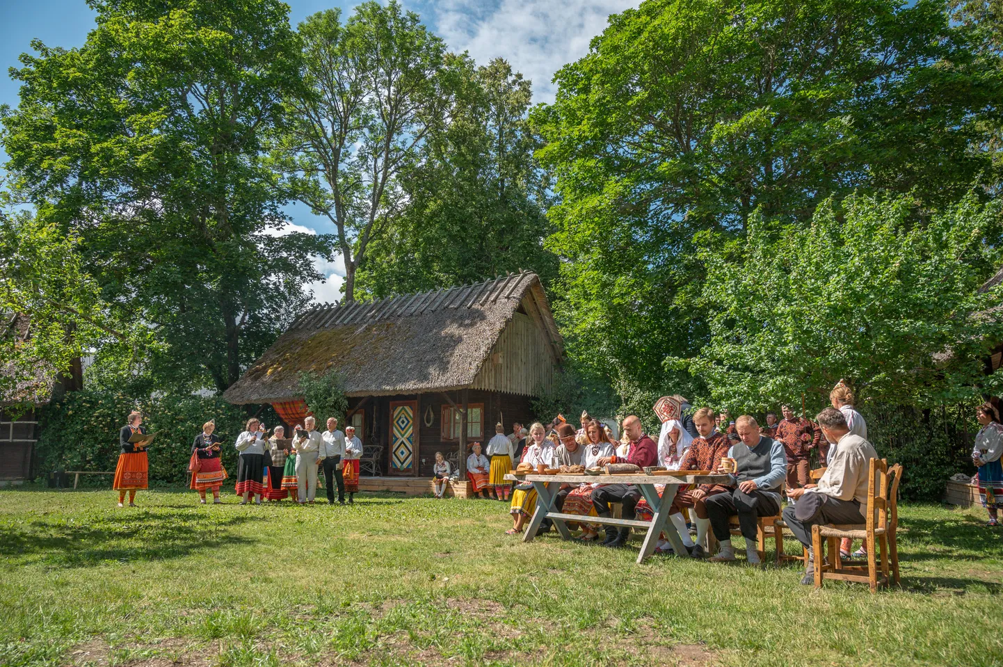 MUHU PULMA TAASLAVASTUSEST TÕNISE TALUS sai tänavu juulis osa nii kohalik rahvas kui ka talu külalised.