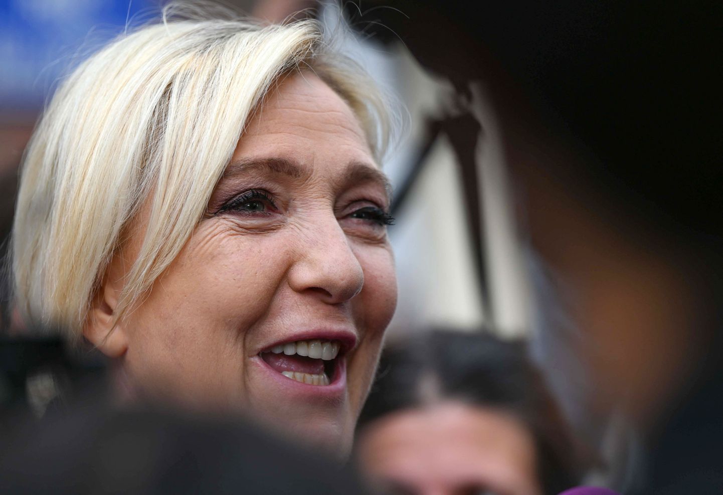 Prantsuse Rahvusliidu juht Marine Le Pen rõõmustab edukate valimistulemuste üle.